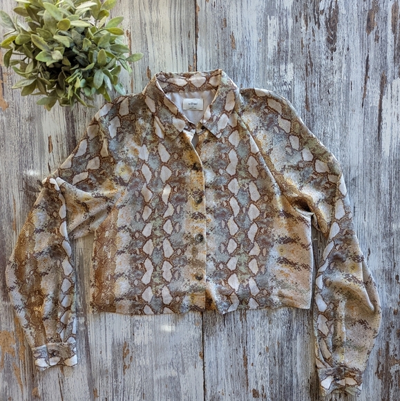 Aritzia Wilfred Long Sleeve Henrietta Snake Print Blouse Women's XS - Picture 3 of 8